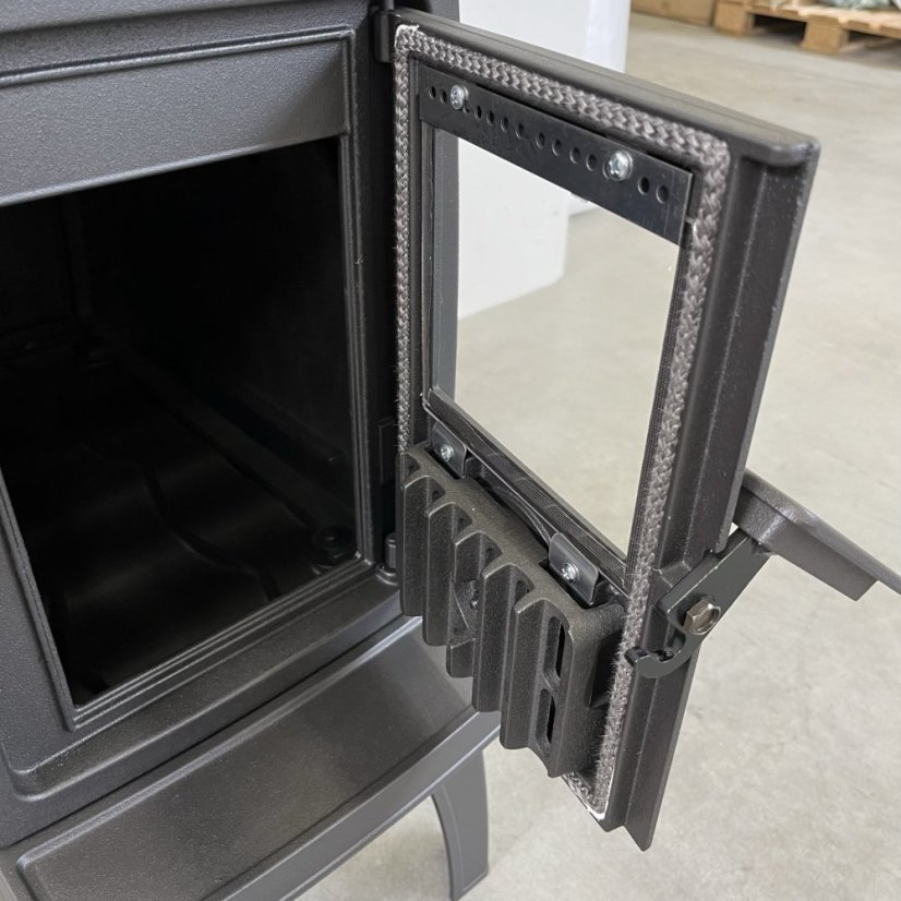 PLAMEN Litinová krbová kamna TRENK - černá