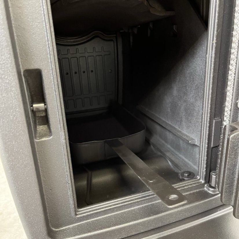 PLAMEN Litinová krbová kamna TRENK - černá