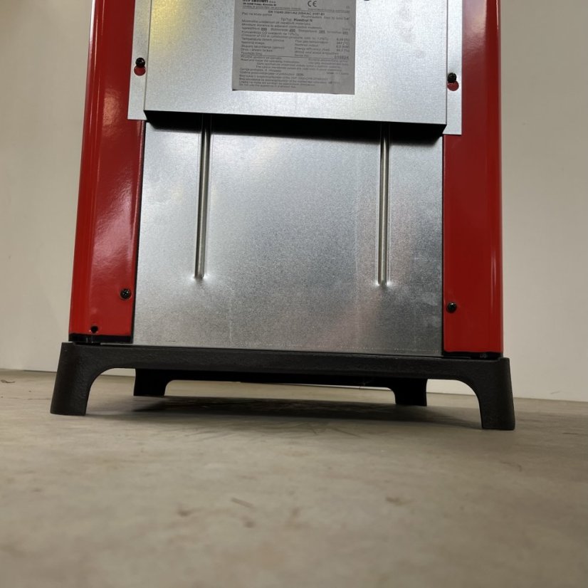 PLAMEN Litinová krbová kamna MAESTRAL N - červená