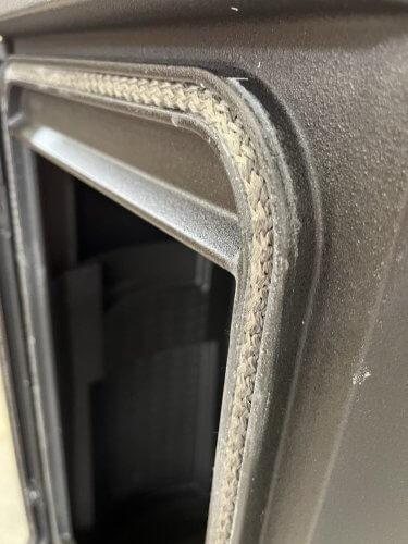 PLAMEN Litinová krbová kamna NERA - černá